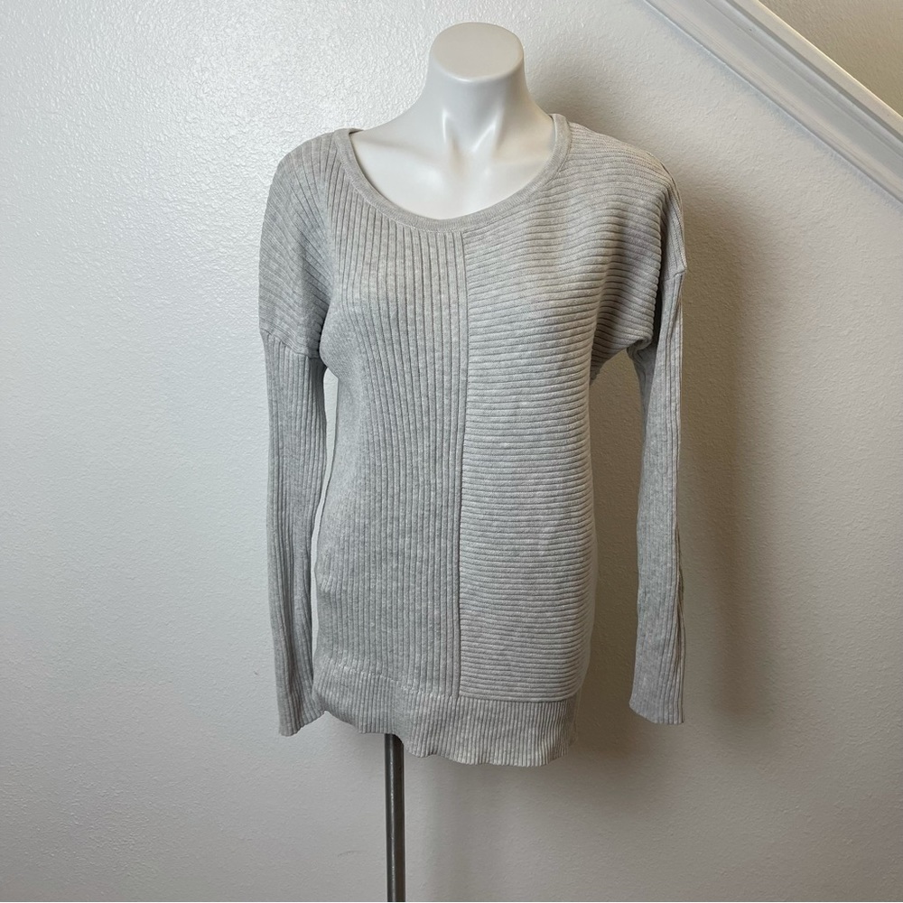 Banana Republic grey medium weight scoop neck sweater size Small